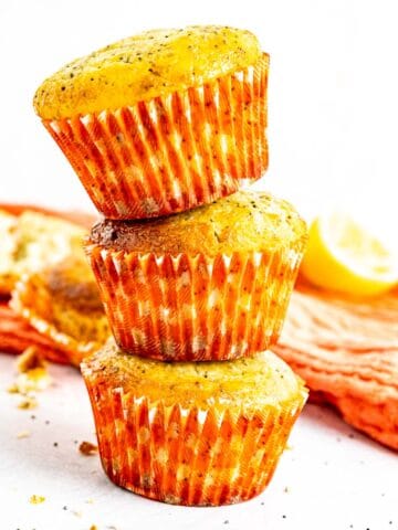 lemon poppy seed muffins featured image.